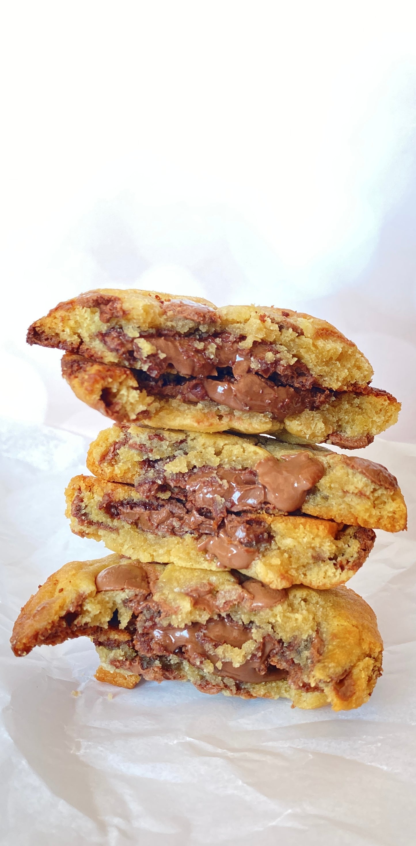 Galletón chips chocolate relleno Nutella congelado listo para hornear (15% dcto x 2 unidades)